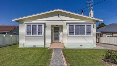  at 27 Essex Street, Levin, Levin