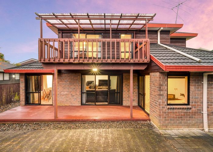  at 2/155 Whitford Road, Somerville, Manukau