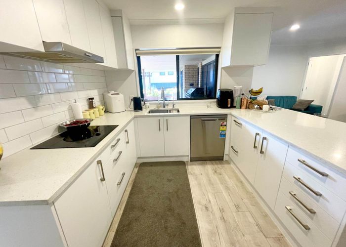  at 2/30 Kimber Hall Avenue, Mount Roskill, Auckland City, Auckland