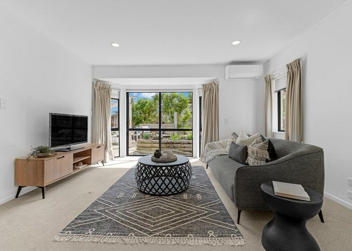  at 12 Paradise Place, Pakuranga Heights, Manukau City, Auckland