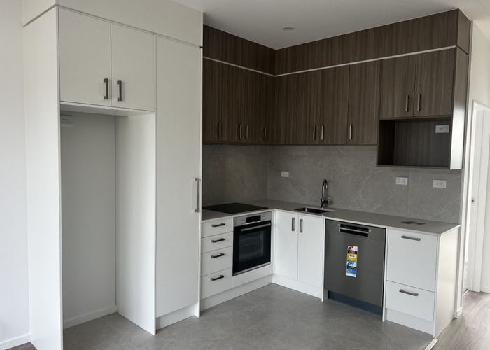  at 8/233 Great North Road, Henderson, Waitakere City, Auckland