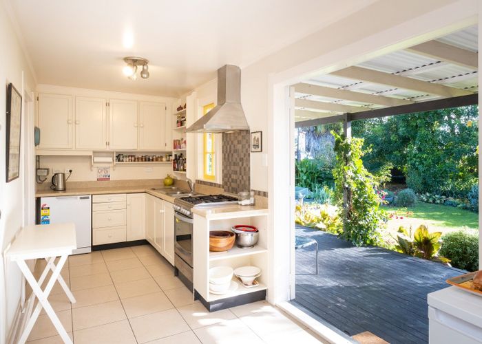  at 900 Caroline Road, Mayfair, Hastings