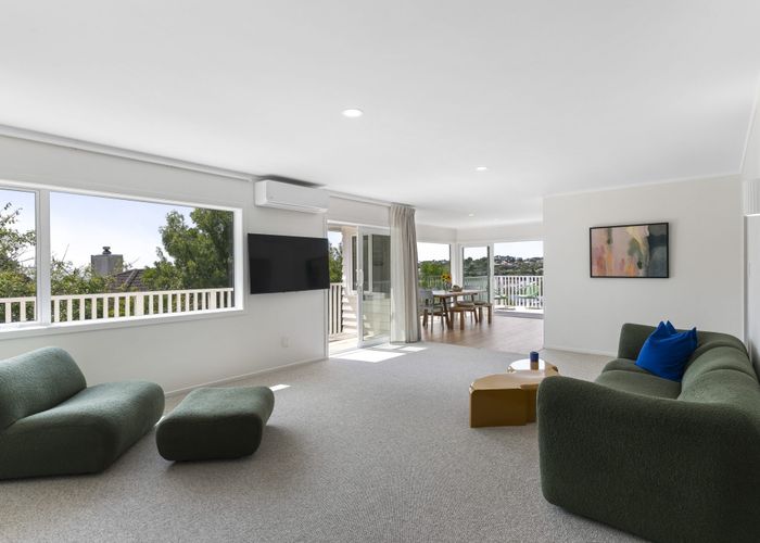  at 2/37 Woodlands Crescent, Browns Bay, Auckland