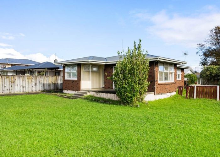  at 27 Mckenzie Road, Mangere Bridge, Auckland