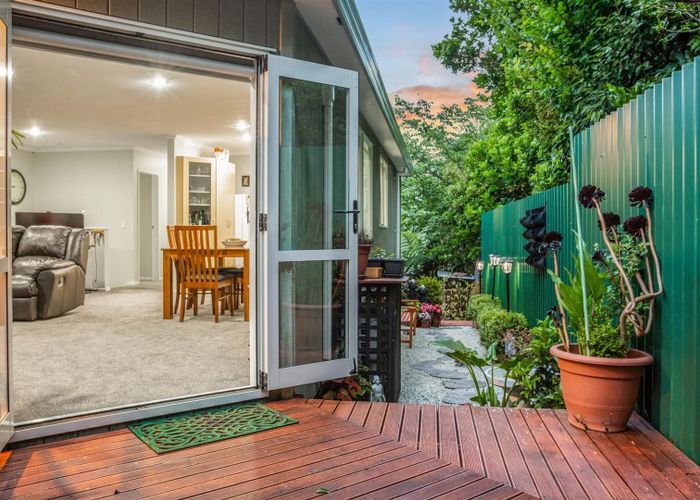  at 13B Peterhouse St, Tawa, Wellington