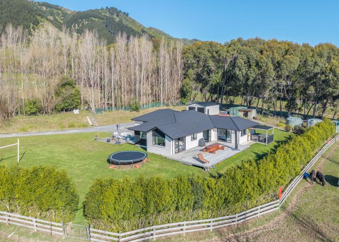  at 6 Hadfield Road, Peka Peka, Kapiti Coast, Wellington