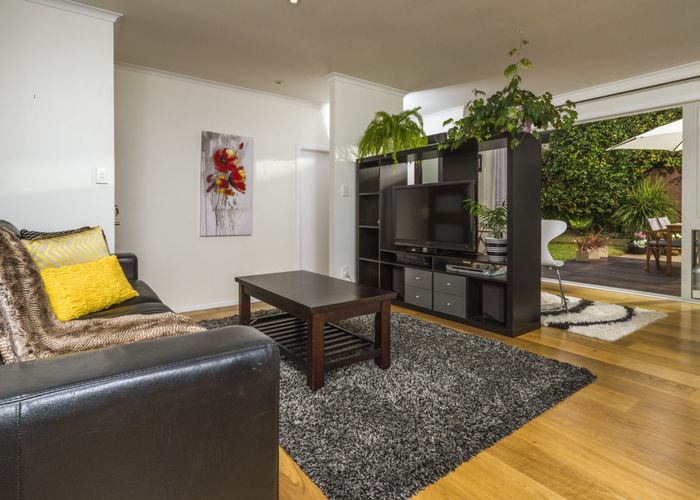  at 2/25 Heathcote Road, Castor Bay, North Shore City, Auckland