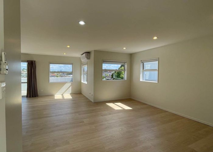  at 19 Rosedale Road, Pinehill, North Shore City, Auckland