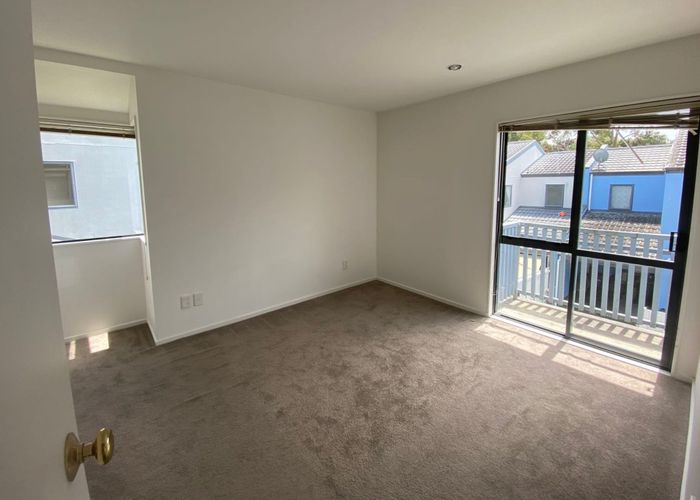  at 3 Sun Place, Henderson, Waitakere City, Auckland