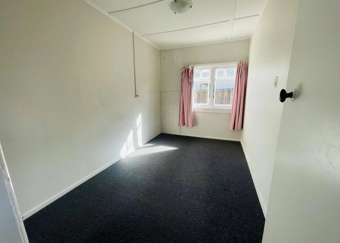  at 998 Beach Road, Torbay, North Shore City, Auckland