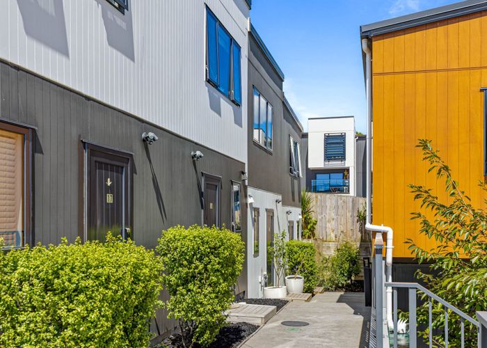  at 15/18 Hewlett Road, Massey, Waitakere City, Auckland