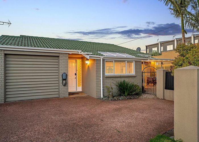  at 2/23 Lomond Street, Takapuna, North Shore City, Auckland