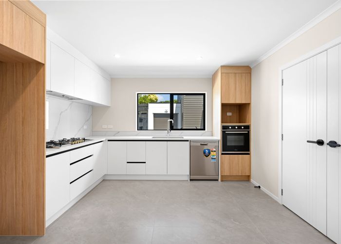  at 2/11 Musselwhite Terrace, Chartwell, Hamilton, Waikato