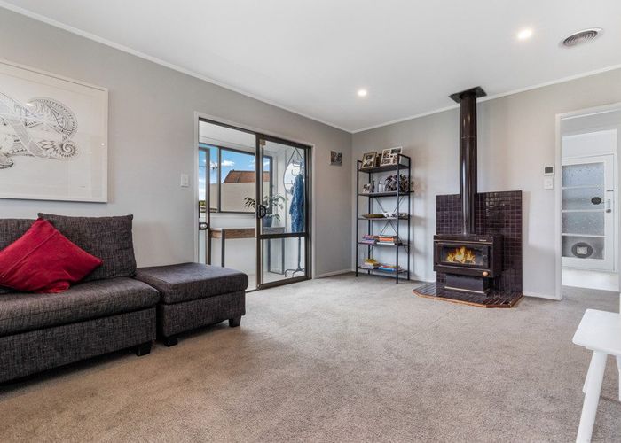  at 1 Oakmont Place, Wattle Downs, Auckland