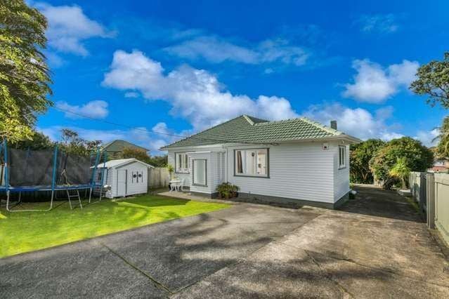  at 100 Lincoln Park Avenue, Massey, Waitakere City, Auckland