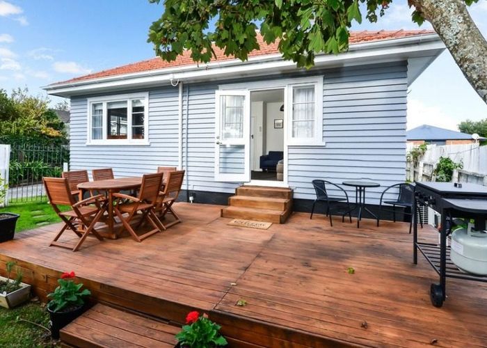  at 116 Clarkin Road, Fairfield, Hamilton