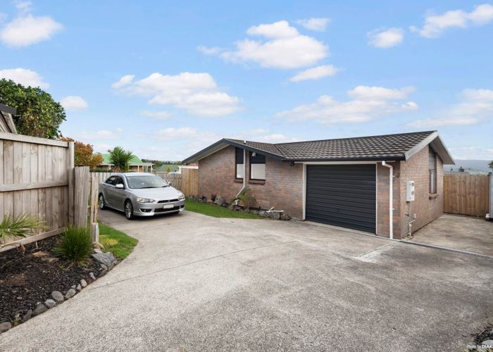  at 4186A Great North Road, Glendene, Auckland