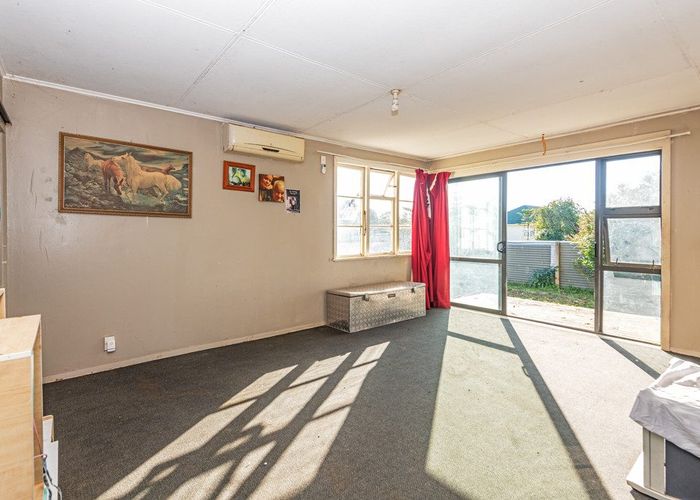  at 32 Thames Street, Roslyn, Palmerston North