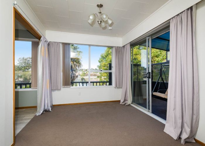  at 7 Cockayne Crescent, Sunnynook, Auckland