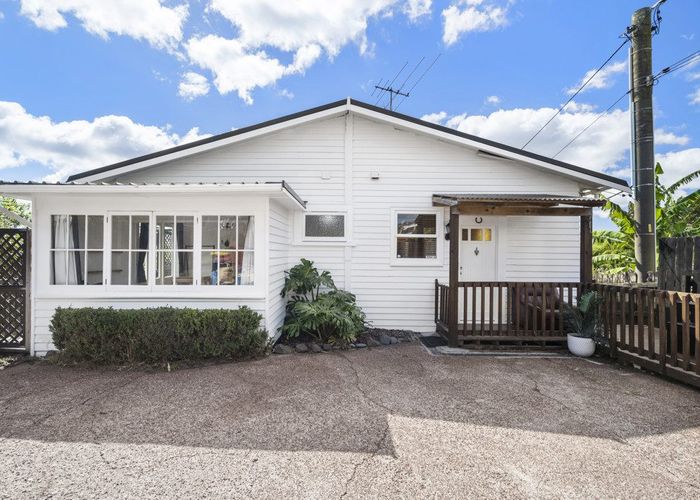  at 2/22 Clayburn Road, Glen Eden, Auckland