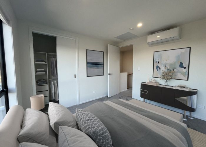  at 3/10 Fairclough Road, Beach Haven, Auckland