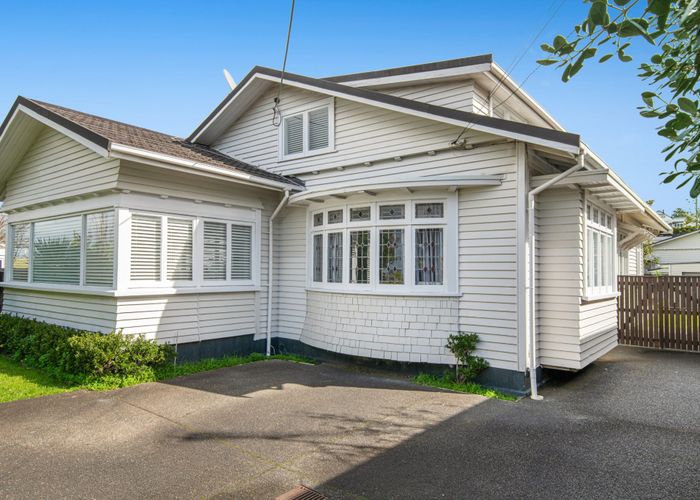  at 24  Sulphur Beach Road, Northcote Point, North Shore City, Auckland