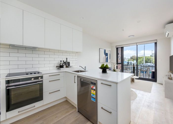  at 2/1 Reiputa Lane, Mount Wellington, Auckland City, Auckland