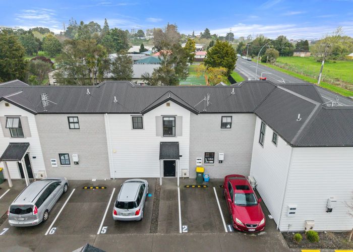  at 2/135 Silverdale Road, Hillcrest, Hamilton, Waikato