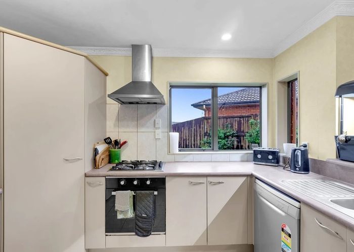  at 1 Grasmere Court, Huntington, Hamilton