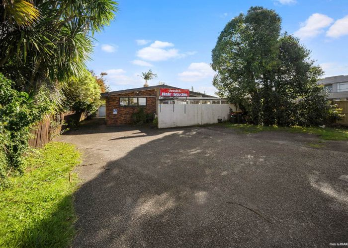 at 48 Lincoln Road, Henderson, Waitakere City, Auckland