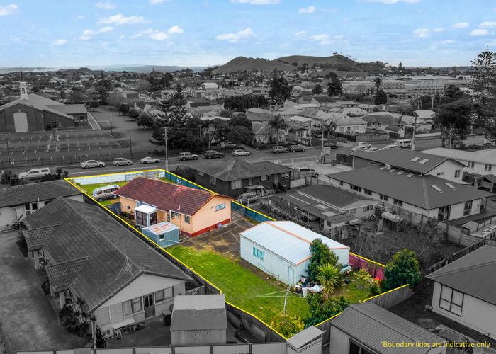  at 16 Robertson Road, Favona, Auckland