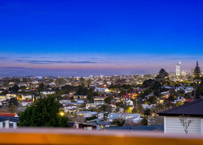  at 15 Tableau Place, Totara Vale, Auckland