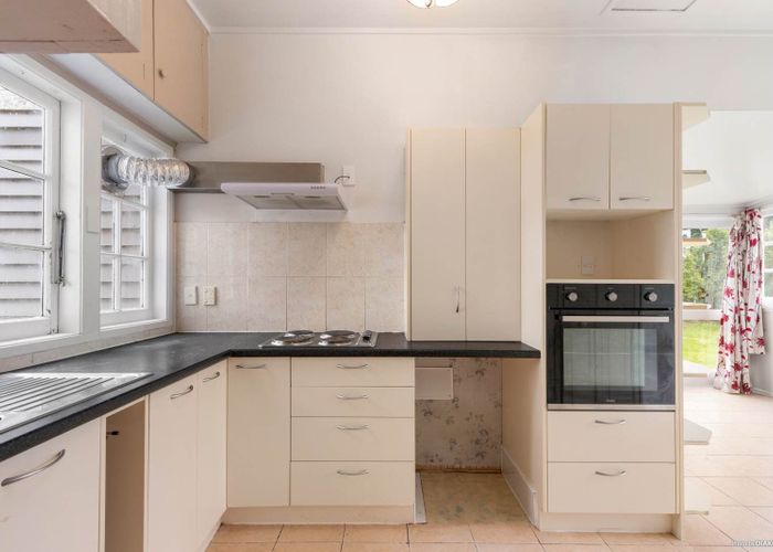  at 8 Colbeck Road, Waiuku, Franklin, Auckland