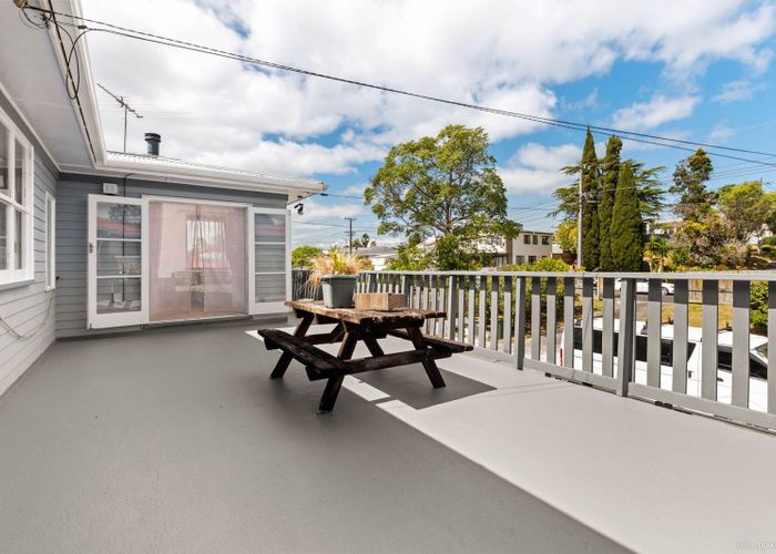  at 31 Tomo Street, New Lynn, Waitakere City, Auckland