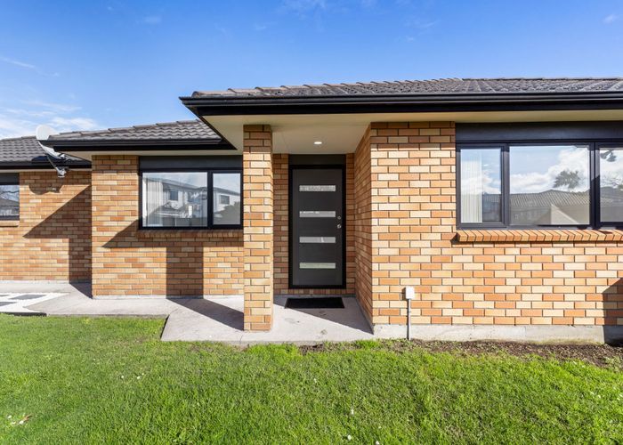  at 8A Tiari Place, Mangere East, Auckland
