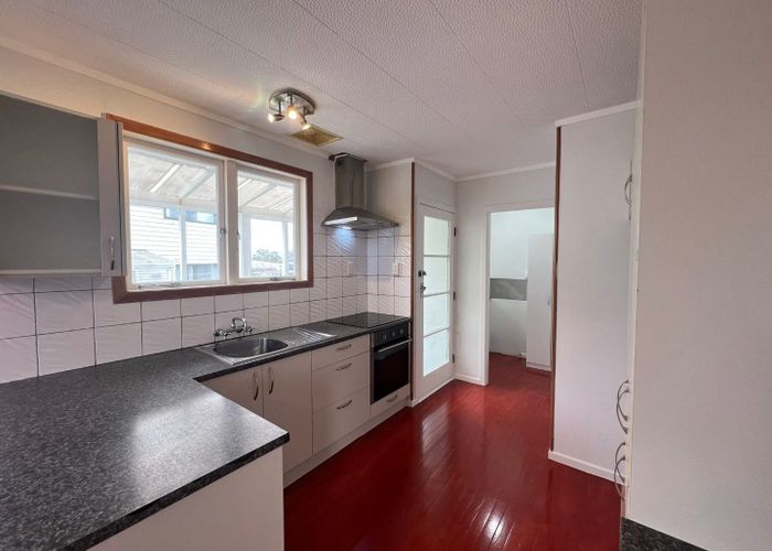  at 31 Essex Street, Te Atatu South, Waitakere City, Auckland