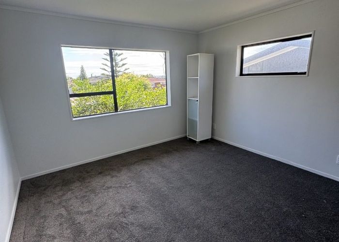  at 2 Darlington Place, Glendene, Waitakere City, Auckland