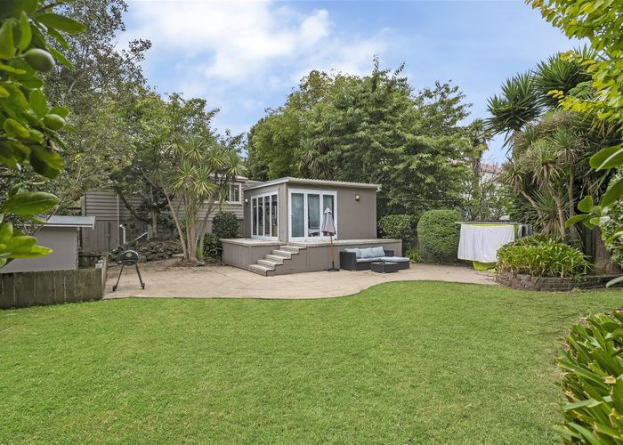  at 2 Leslie Avenue, Sandringham, Auckland