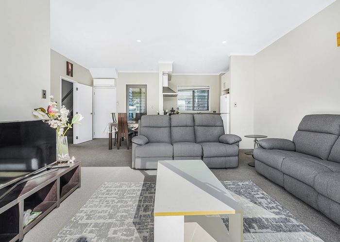  at 2/6 Tisdall Street, Hamilton Central, Hamilton