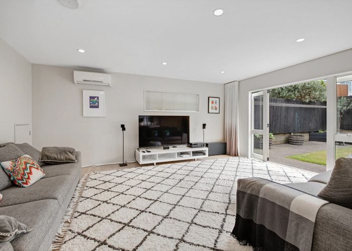  at 2/37 Nile Road, Milford, Auckland