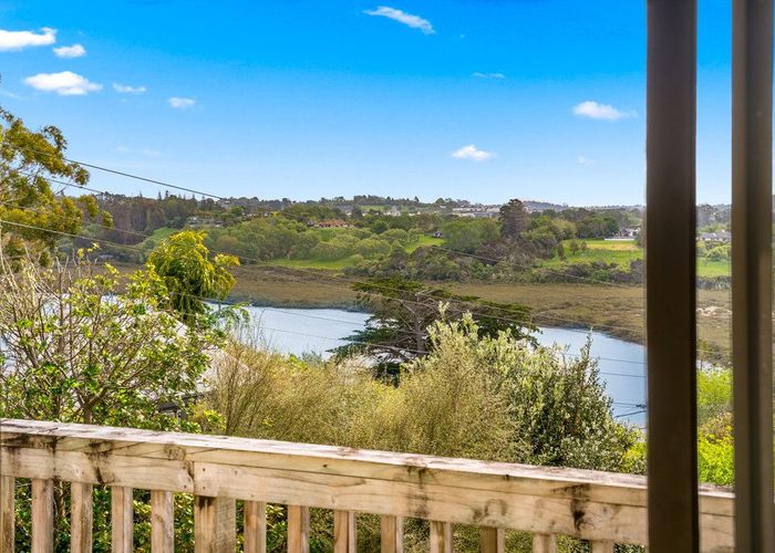 at 10 Poplar Road, Stanmore Bay, Whangaparaoa
