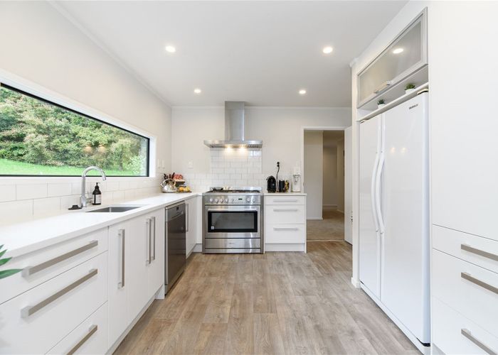  at 8 Serrata Place, Browns Bay, Auckland