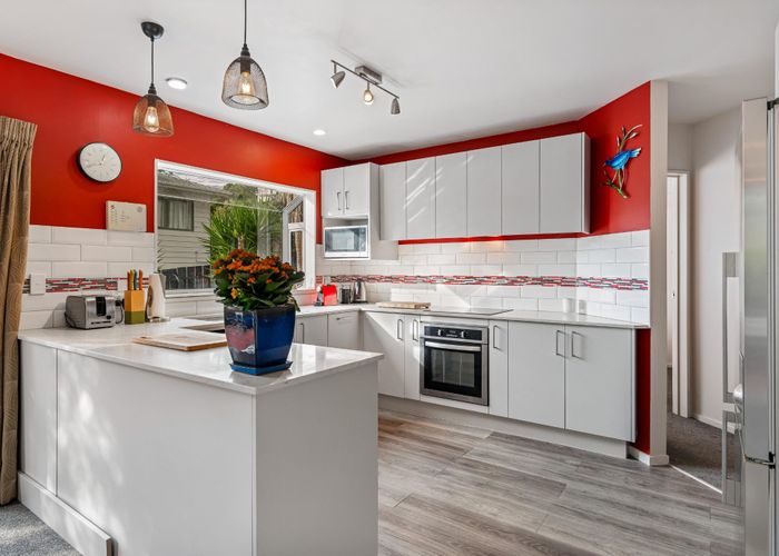  at 2/26 Beaudine Avenue, Glenfield, Auckland