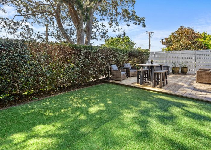  at 1/82 Knights Road, Rothesay Bay, Auckland