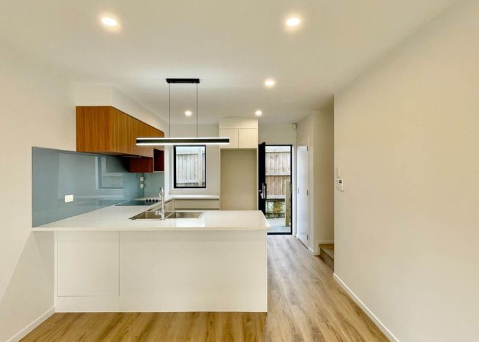  at 3/9 Flanshaw Road, Te Atatu South, Waitakere City, Auckland