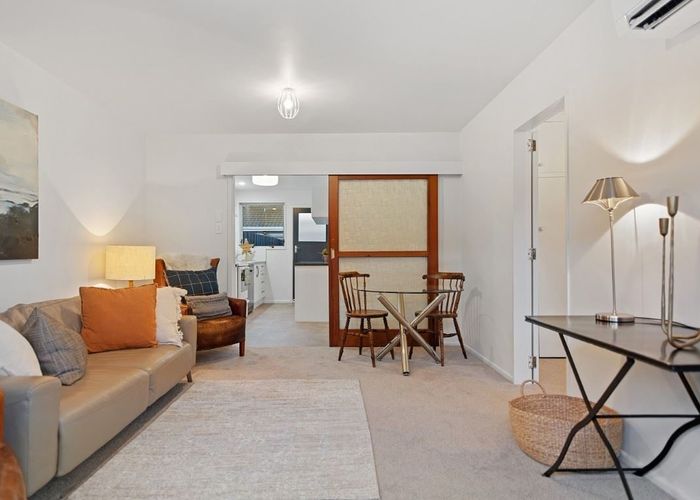  at 2/33 Fairfield Avenue, Addington, Christchurch