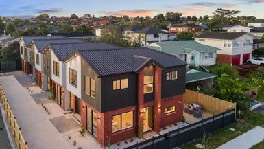  at 10C Baringa Place, Botany Downs, Auckland