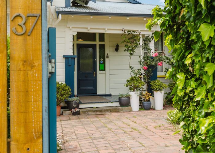  at 37 Hereford Street, West End, Palmerston North
