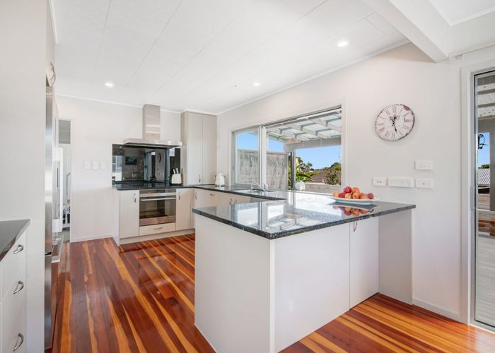 at 9 Devonshire Road, Unsworth Heights, Auckland