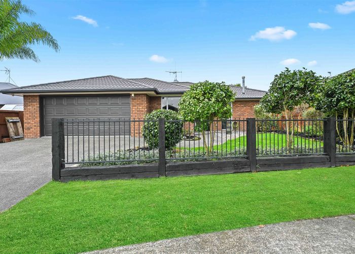  at 3 Milbrook Place, Chartwell, Hamilton